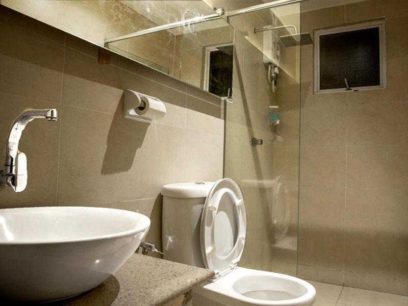 Hotel Villa Серембан Екстериор снимка